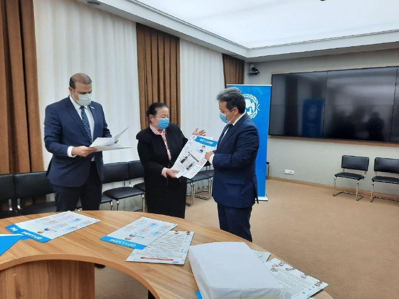 МИНЗДРАВ ВРУЧИЛО РАЗДАТОЧНЫЕ МАТЕРИАЛЫ ДЛЯ СОЗДАНИЯ БЕЗОПАСНОЙ СРЕДЫ В ШКОЛАХ В ПЕРИОД ПАНДЕМИИ