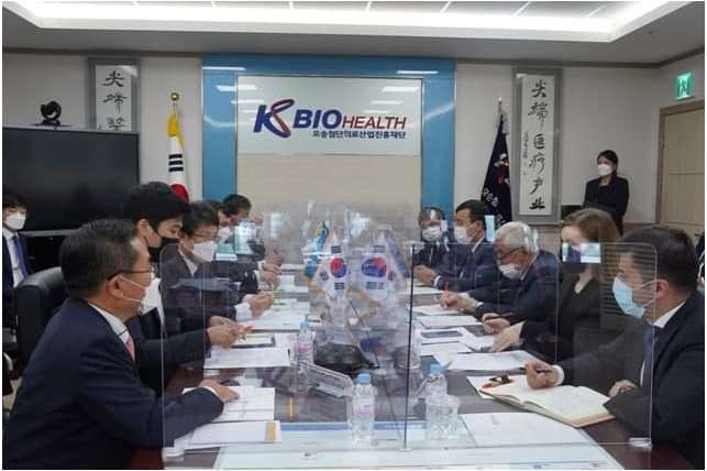 Делегация Узбекистана во главе с министром здравоохранения Абдухакимом Хаджибаевым пребывает в Южной Корее